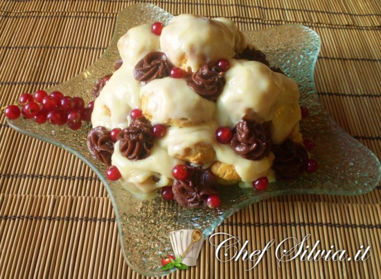 Profiterole con mousse al cioccolato bianco 